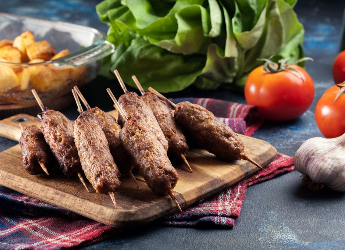 Cevapcici – bałkańskie grillowane kotleciki