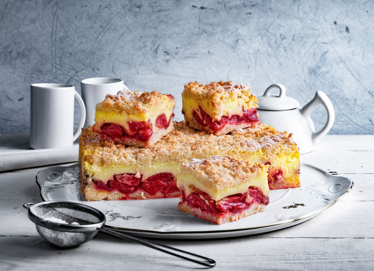 ciasto z truskawkami i budyniem