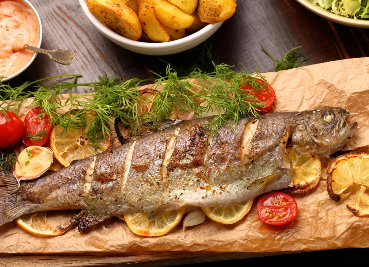 pstrąg z grilla z cytryną i koperkiem