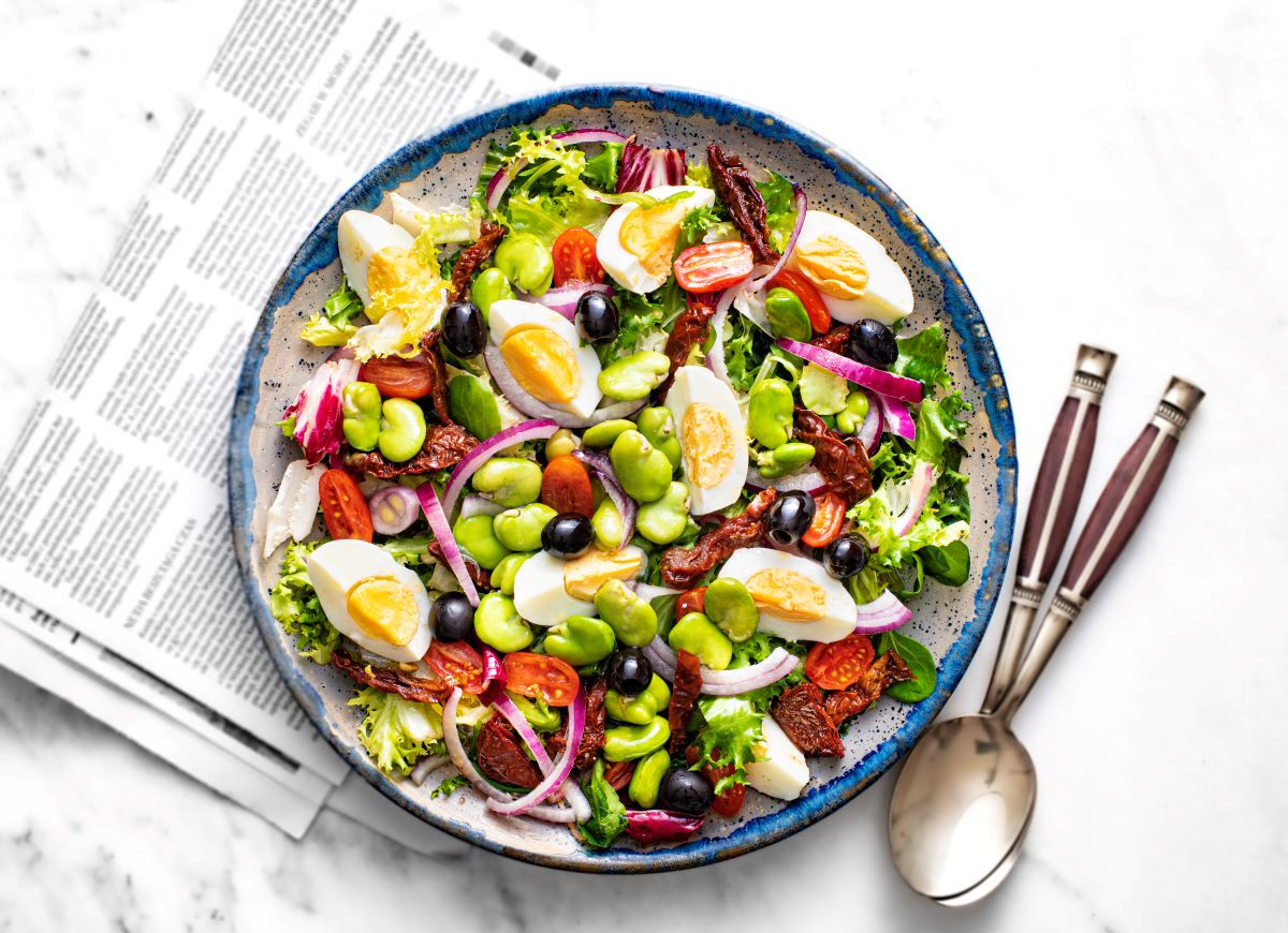 Sałatka z bobem i jajkiem