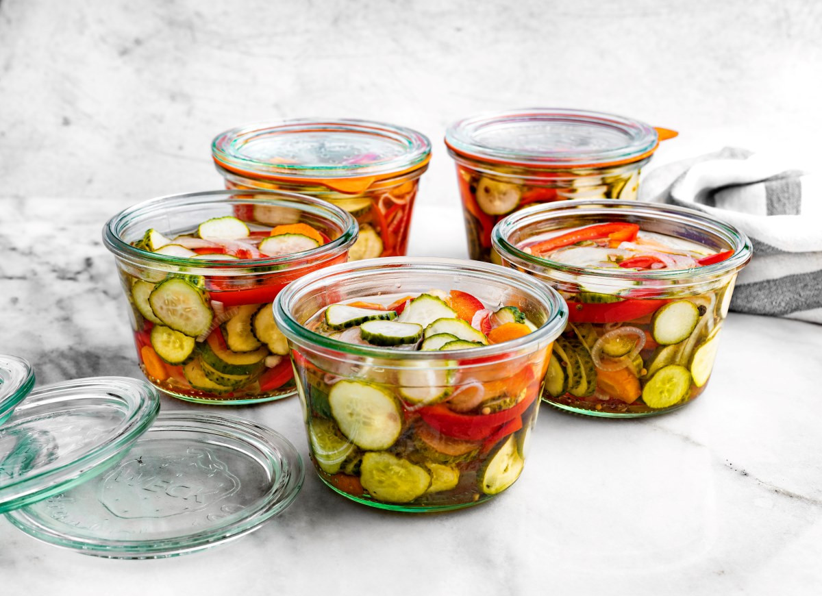 sałatka z ogórków do słoików z papryką i marchewką