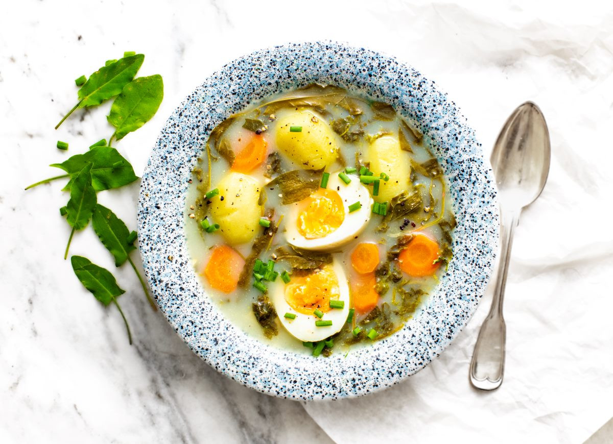 zupa szczawiowa z jajkiem i ziemniakami