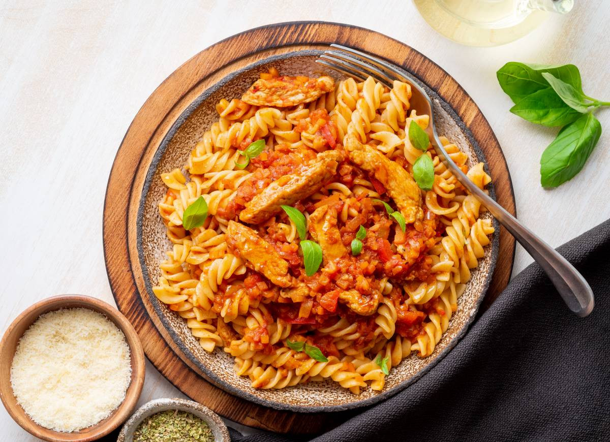 Makaron z kurczakiem i pomidorami