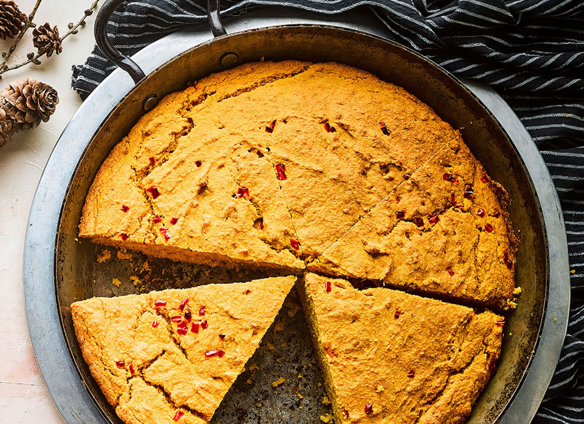 Chleb dyniowo-kukurydziany z bitą masłem jalapeño