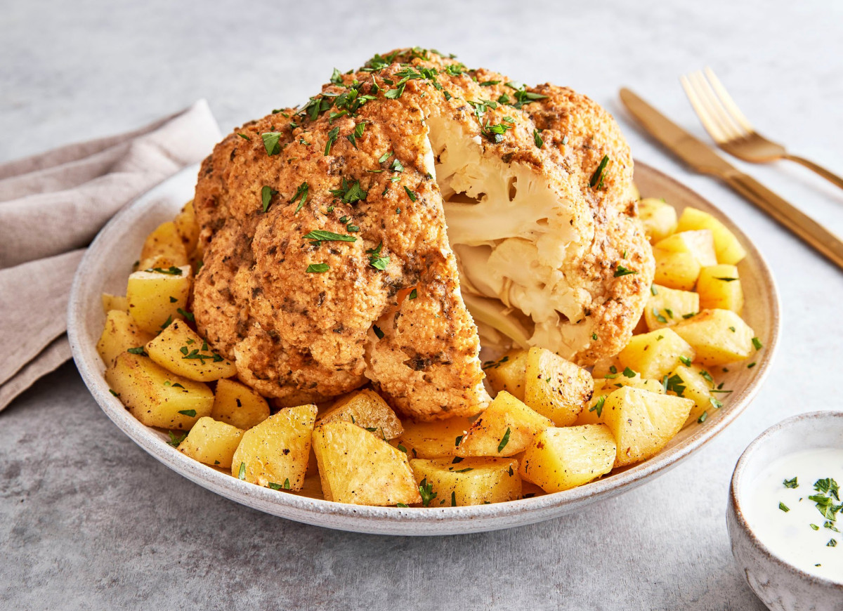 Cały kalafior w piekarniku - wegetariański i pyszny