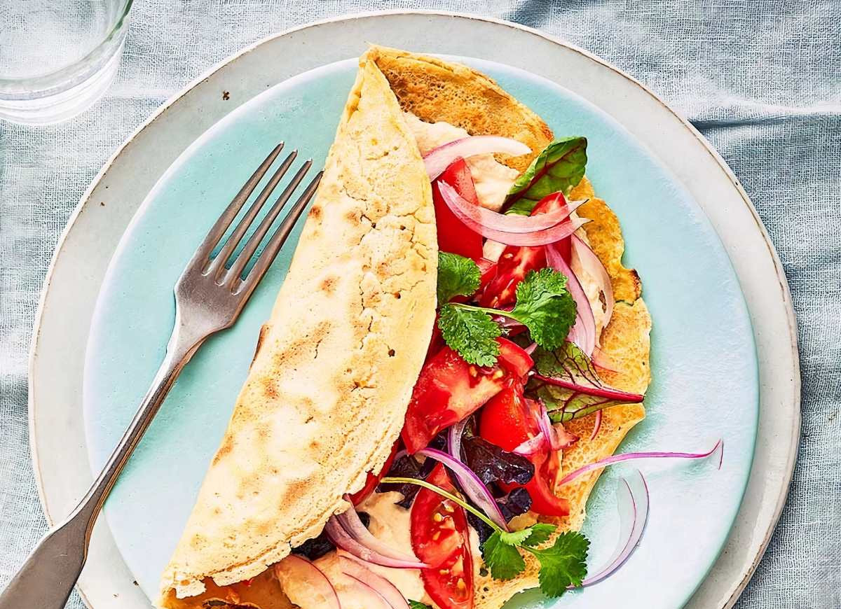 naleśniki z ciecierzycy z hummusem