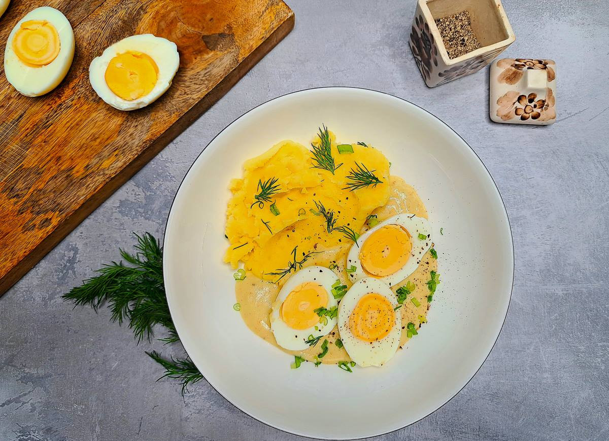 jajka w sosie musztardowym