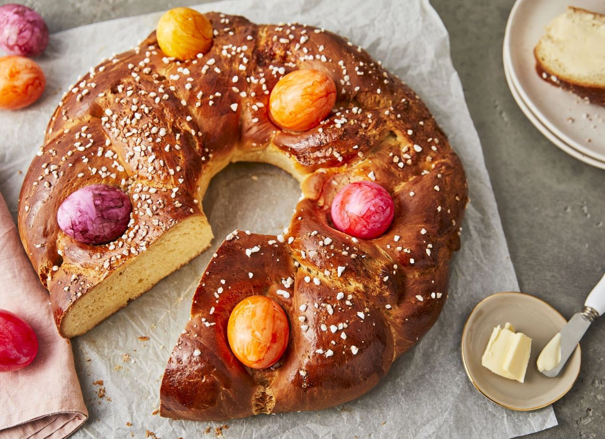 wielkanocny wieniec drożdżowy