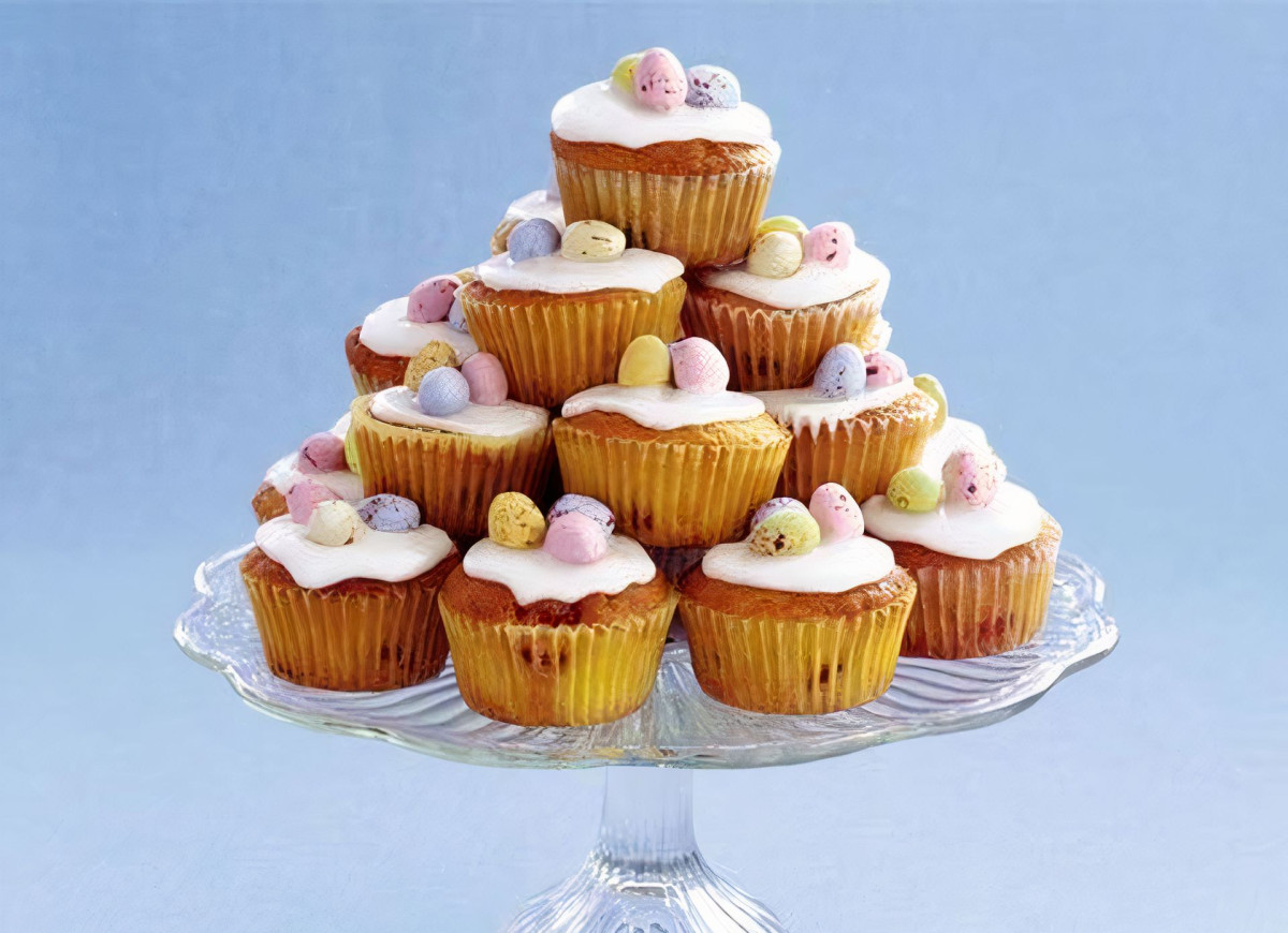 Babeczki wielkanocne z wiśniami i migdałami