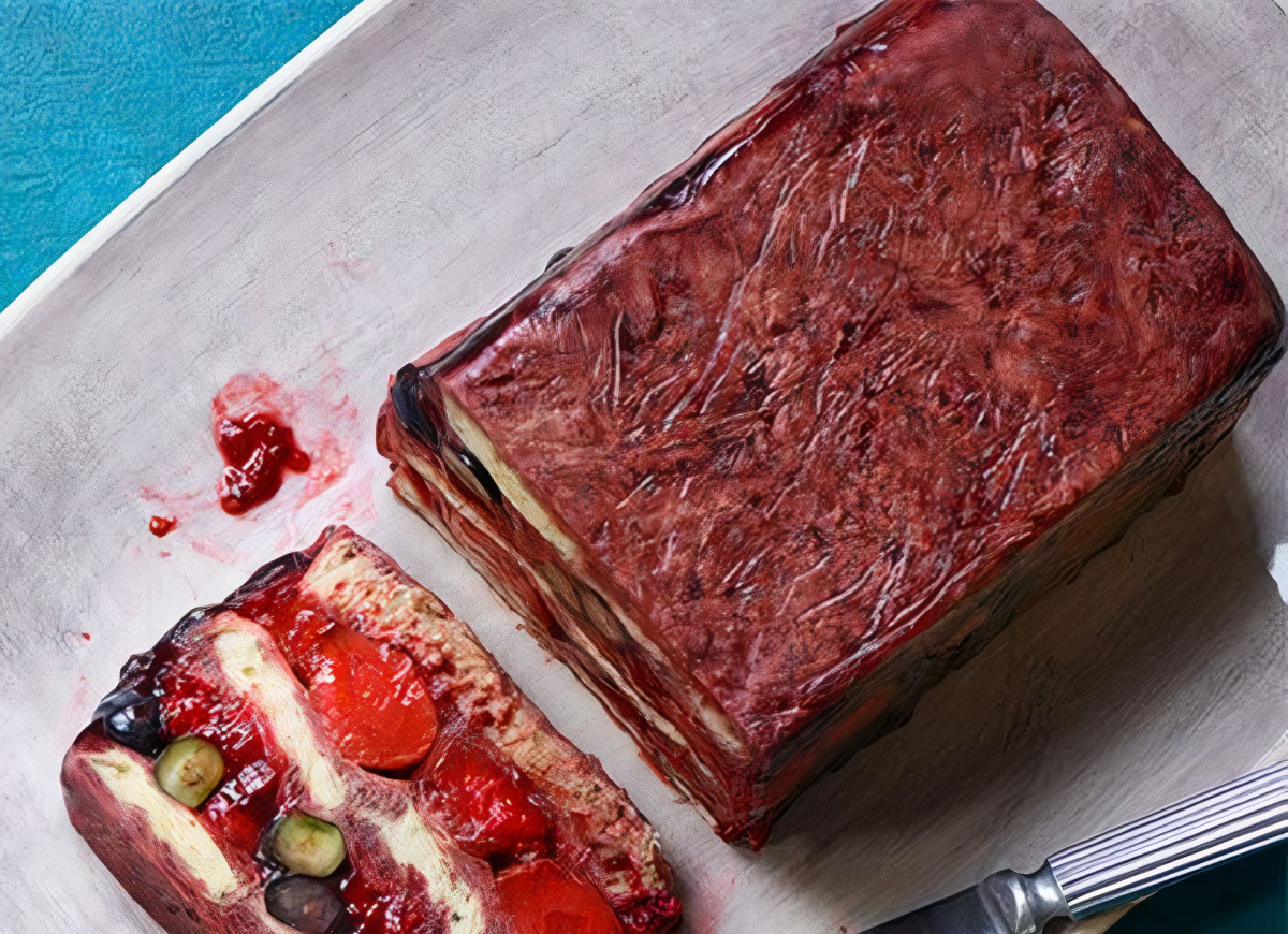 Deser z galaretką i owocami