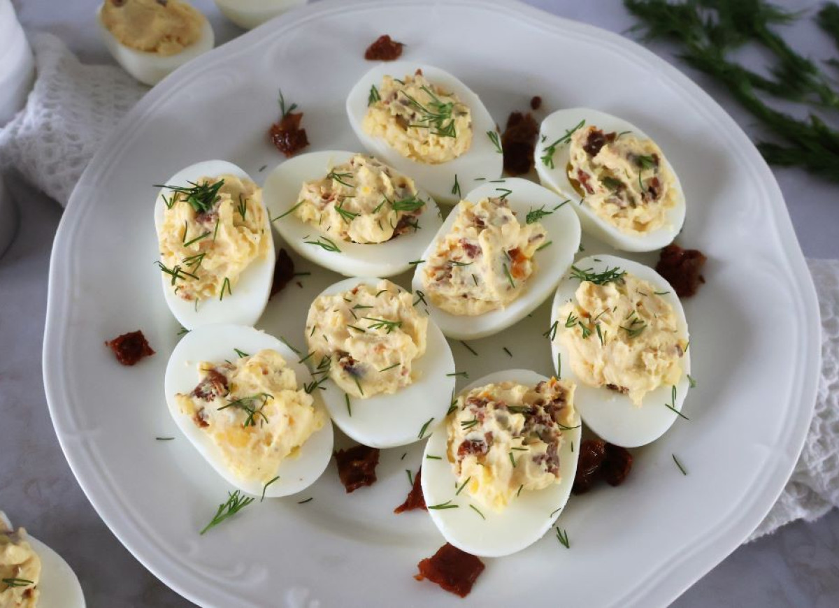 jajka faszerowane suszonymi pomidorami