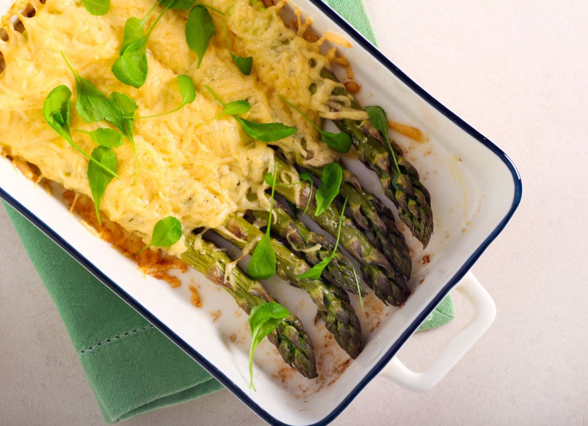 szparagi z piekarnika z serem