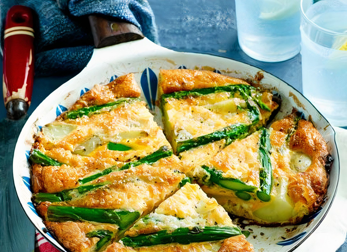 Frittata ze szparagami i młodymi ziemniakami