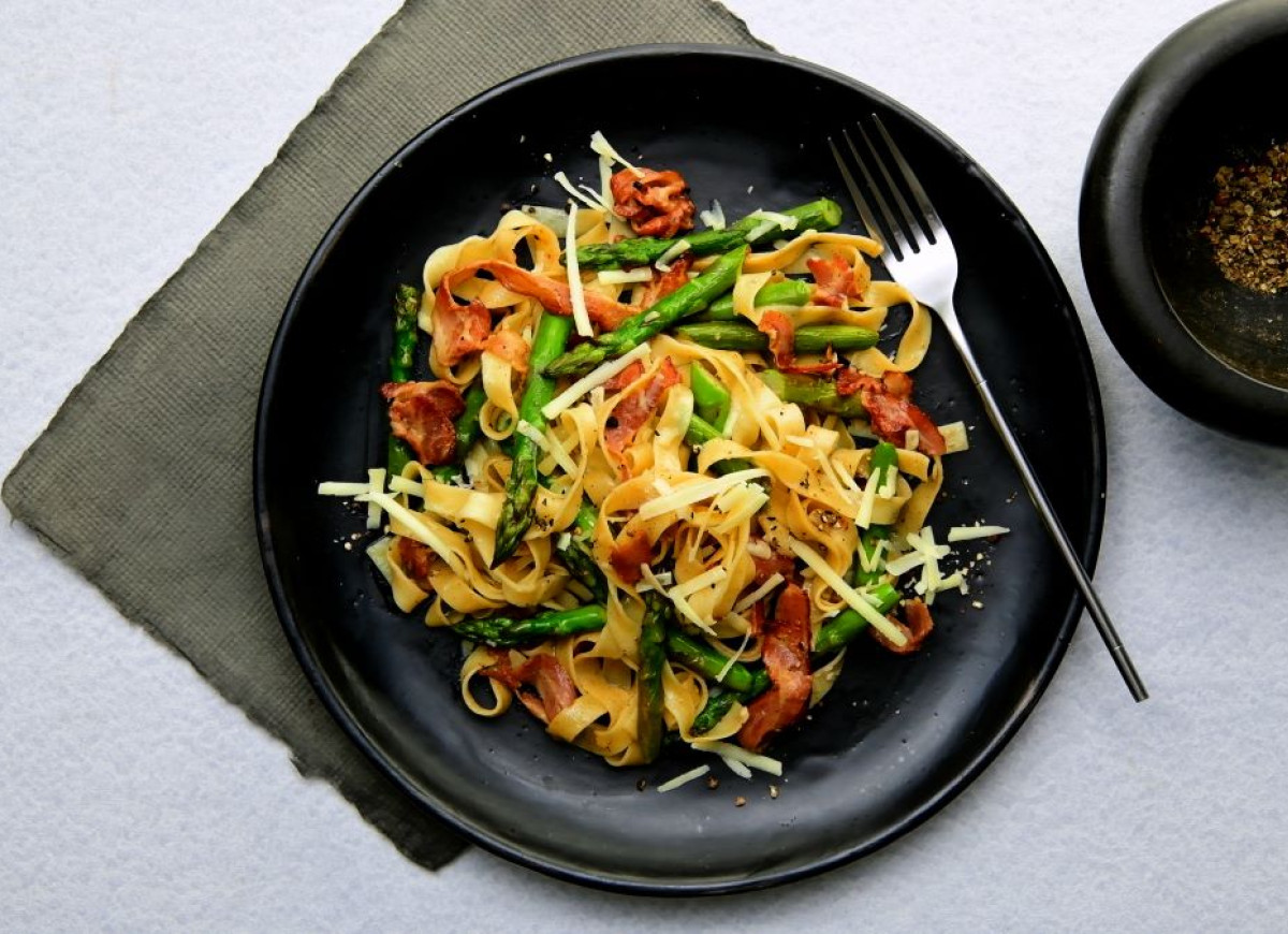 makaron ze szparagami