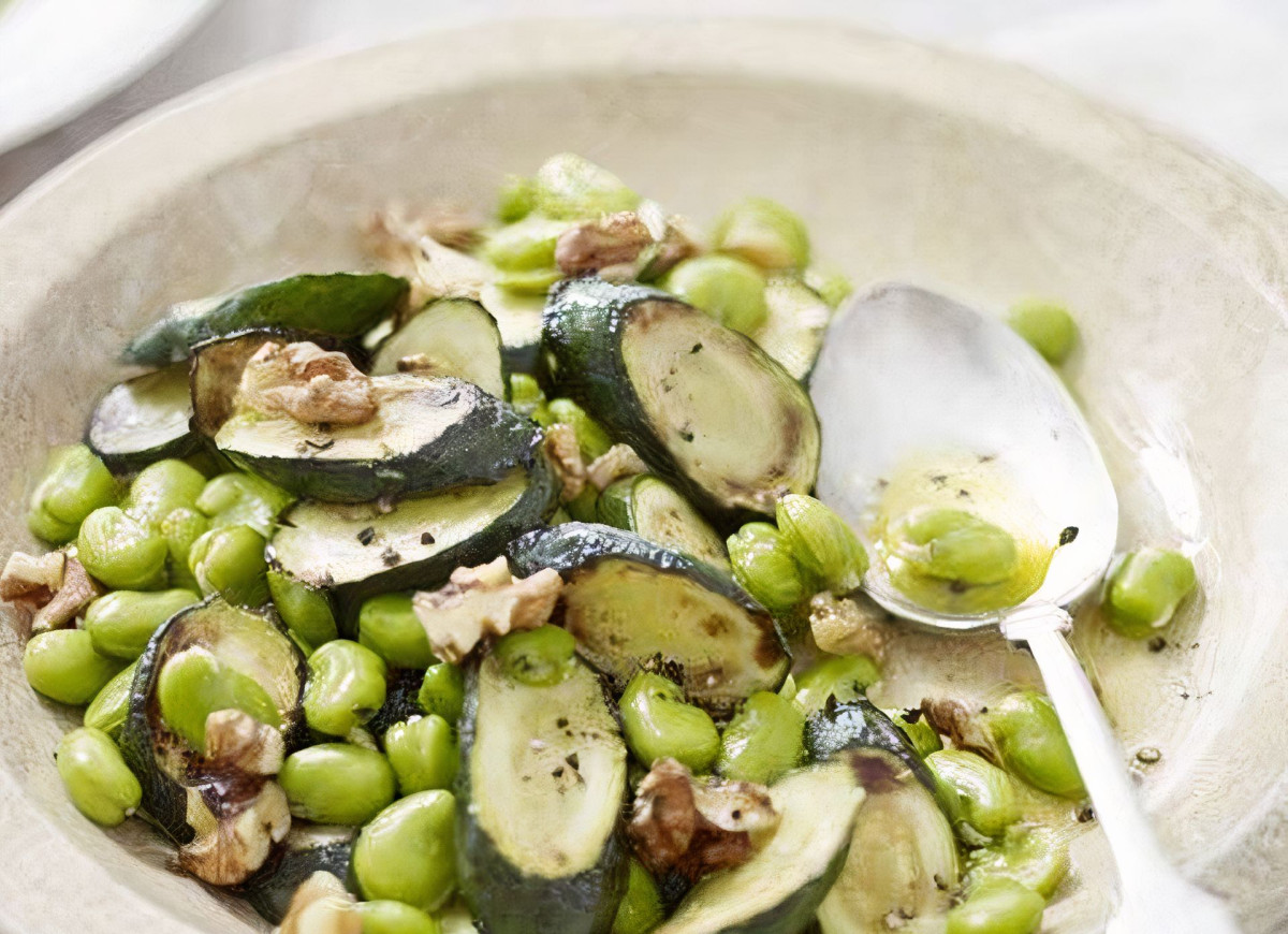 Sałatka z bobu i cukinii