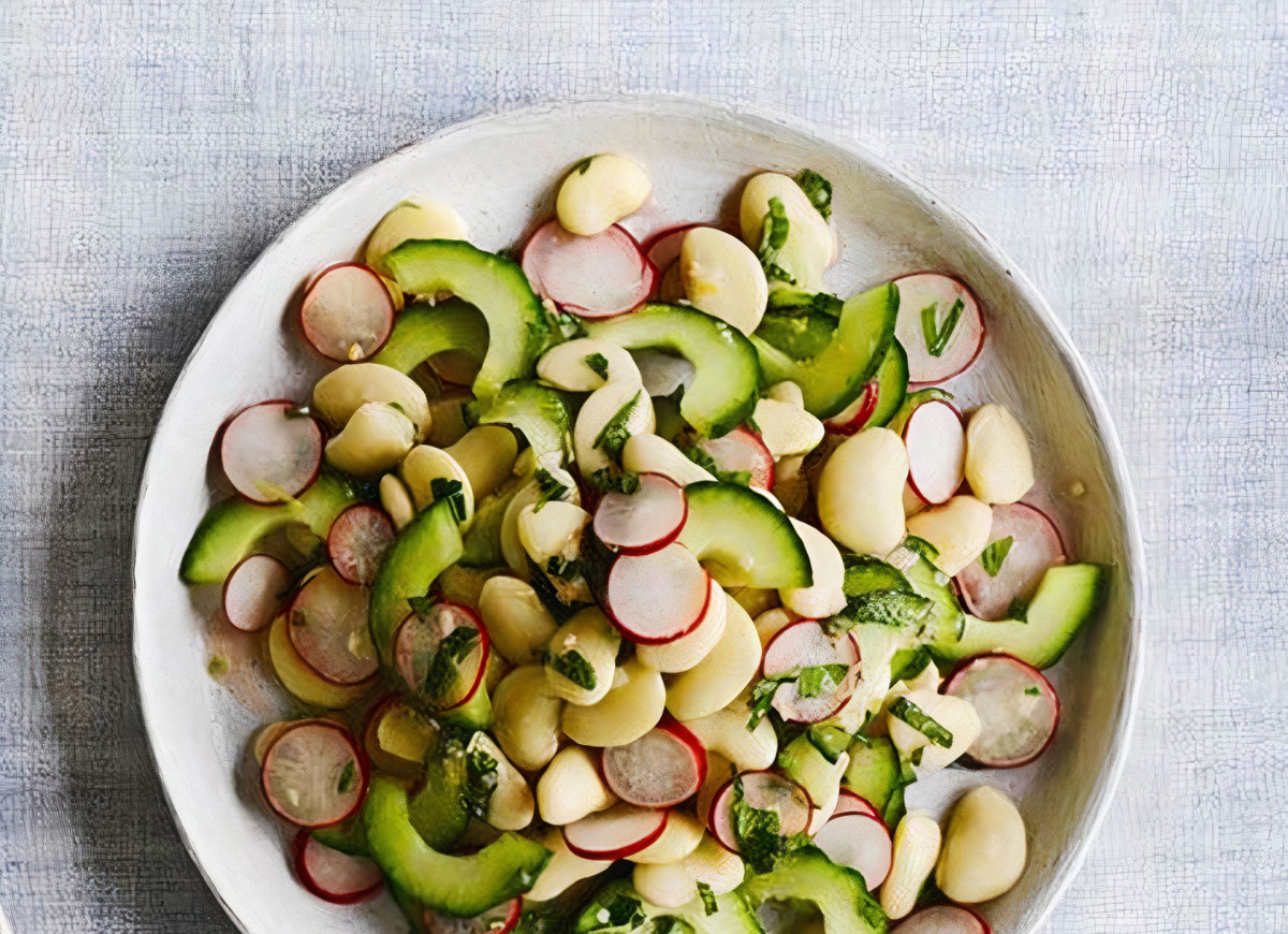 Sałatka z fasolką, ogórkiem i rzodkiewką