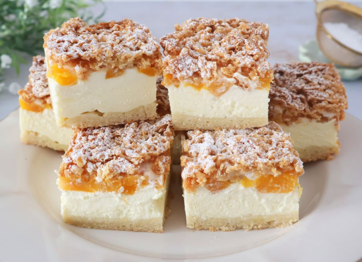 sernik z brzoskwiniami