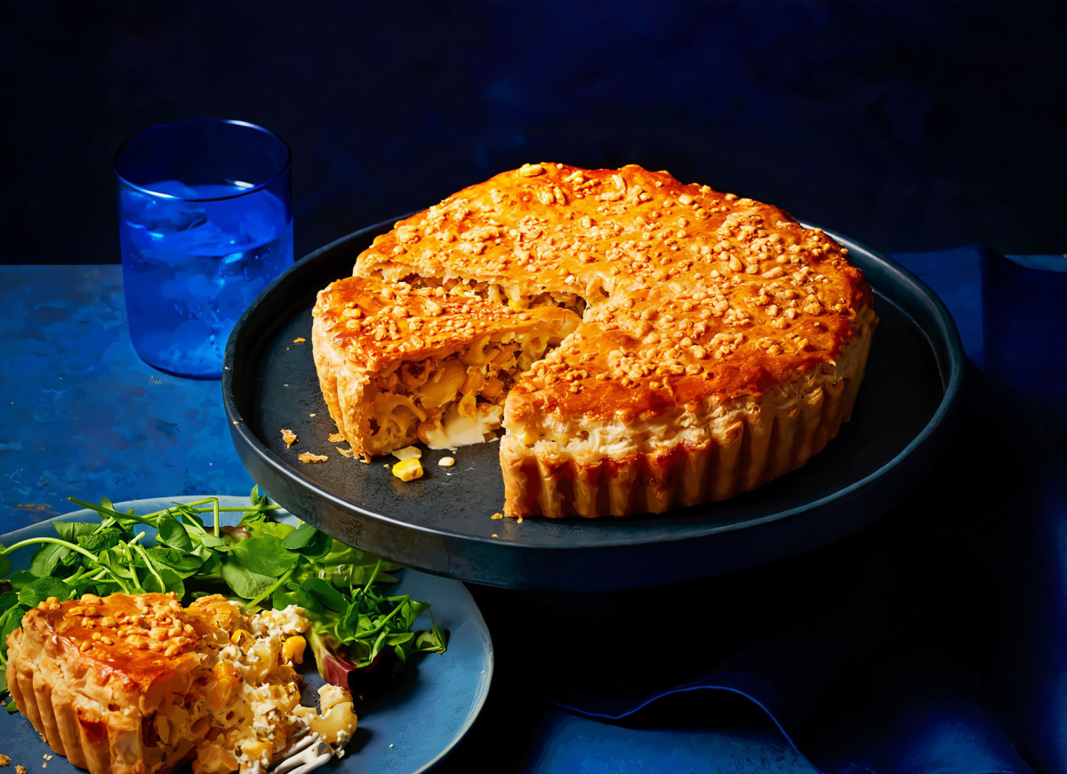 Tarta wytrawna z kukurydzą i makaronem