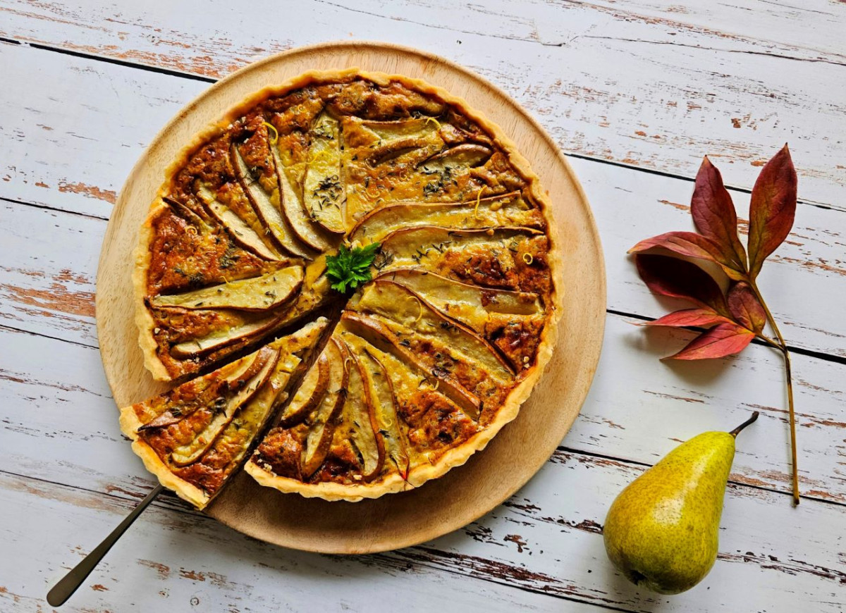 wytrawna tarta z gruszkami i gorgonzolą