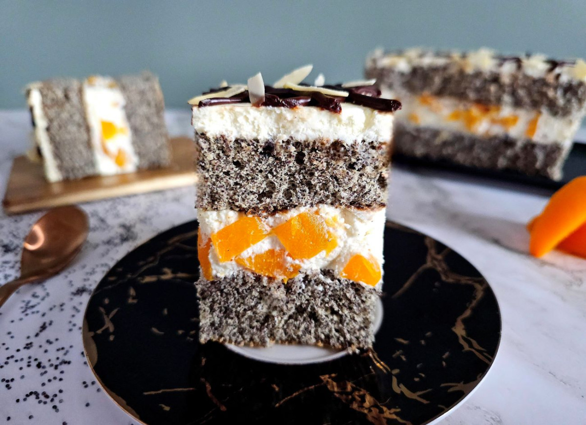 Ciasto makowe z brzoskwiniami