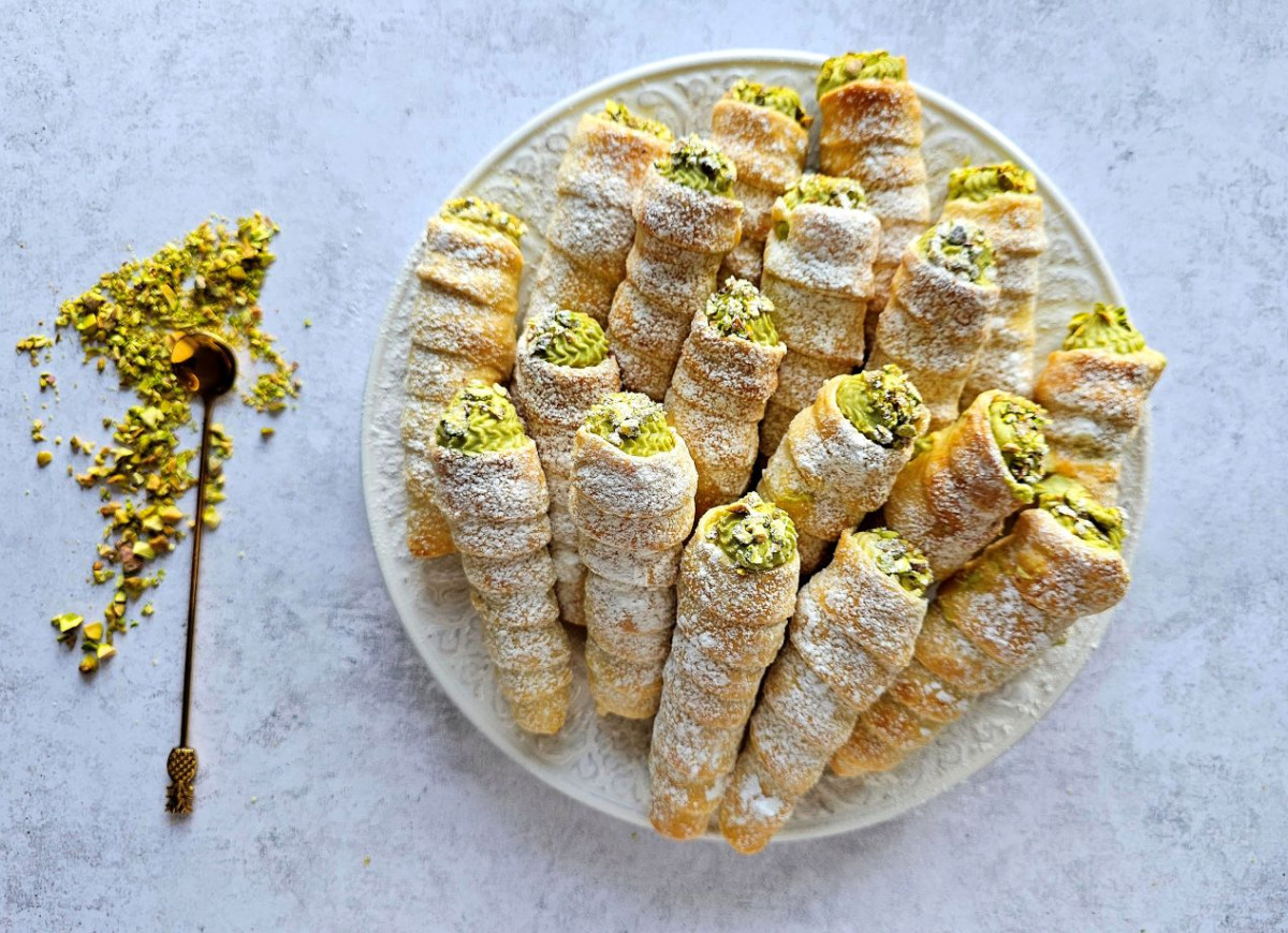 rurki z kremem pistacjowym