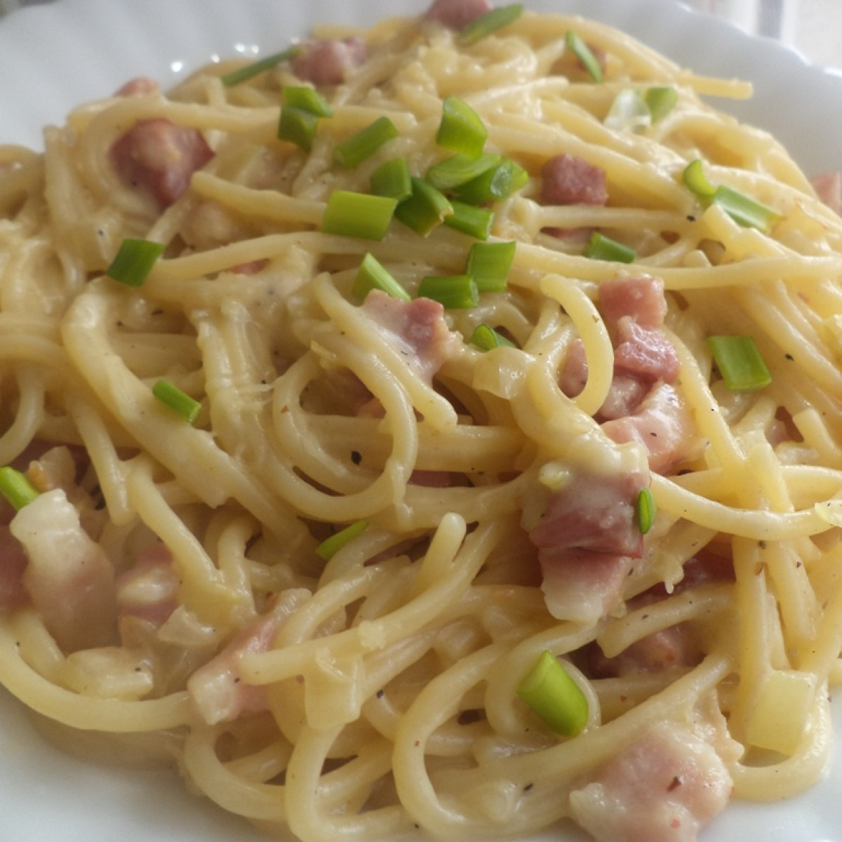Makaron z boczusiem ,, carbonara po polsku’’ przepis Mojegotowanie.pl
