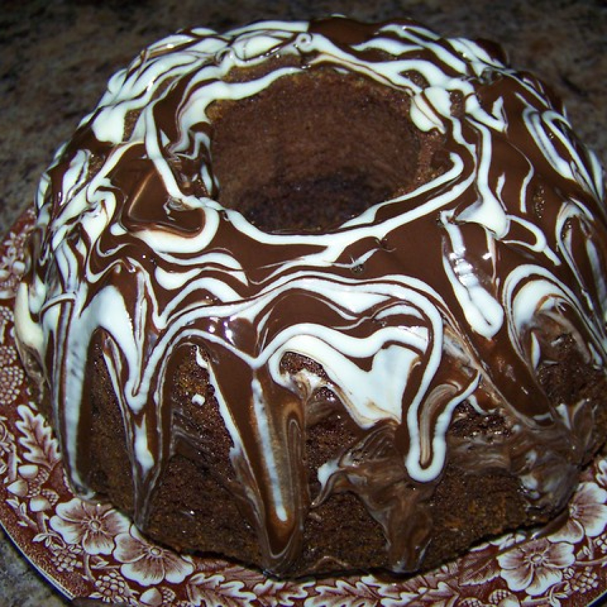 Szybka babka czekoladowa z kawałkami czekolady.
