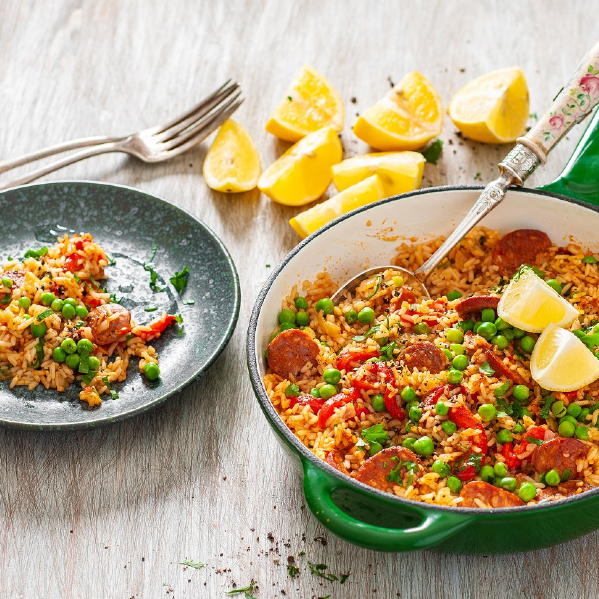 Szybka paella z chorizo przepis Mojegotowanie.pl