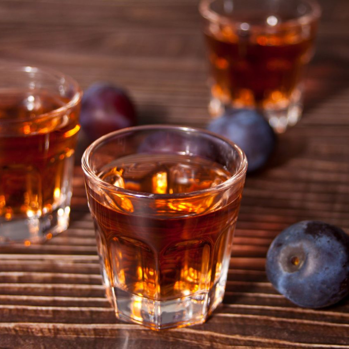 Wino ze śliwek - przepis - Mojegotowanie.pl