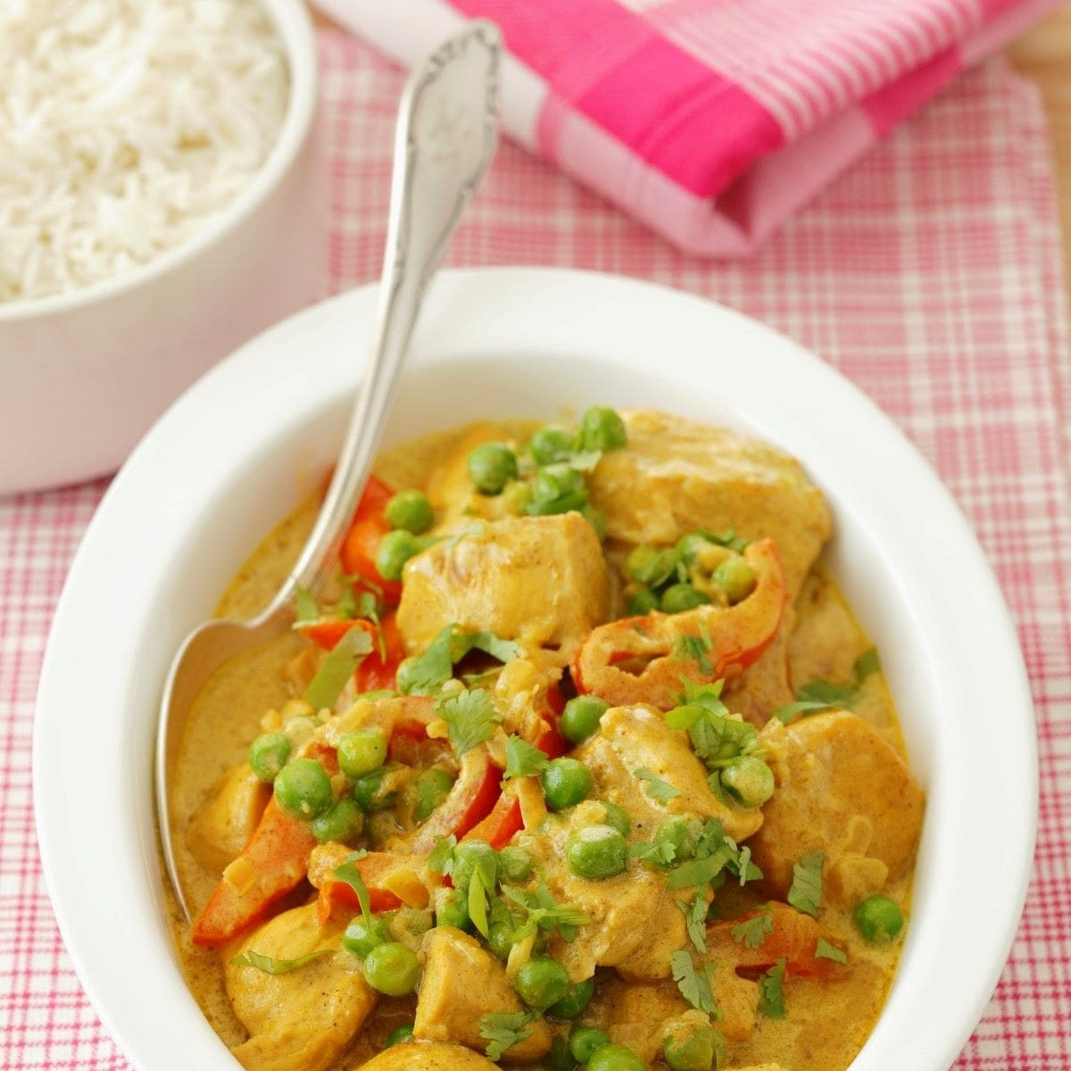 Kurczak curry z mlekiem kokosowym - przepis - Mojegotowanie.pl