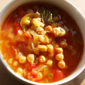 Czerwona zupa z ciecierzyca