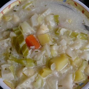 zupa z białą kapustą na bulionie
