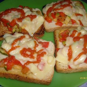 Warzywne tosty z serem