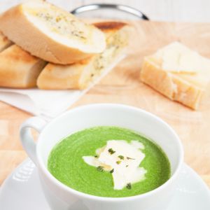Zielona zupa z parmezanem