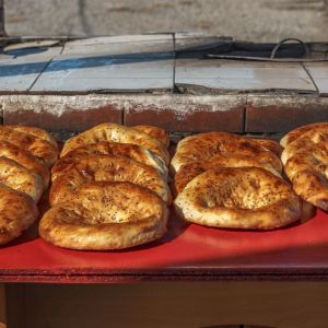 Gruzińskie chaczapuri i ormiańskie pieczywo