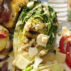 salata-rzymska-z-sosem-cezar