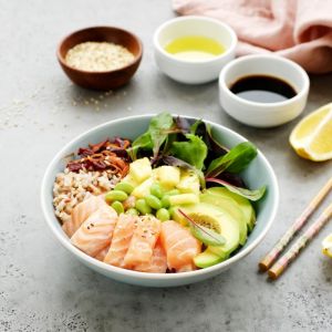 Łosoś poke bowl