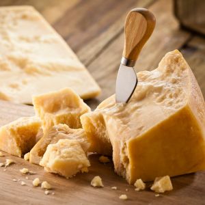 Parmigiano reggiano, Grana padano, Pecorino Romano - czym się różnią i co wiemy o tych serach?