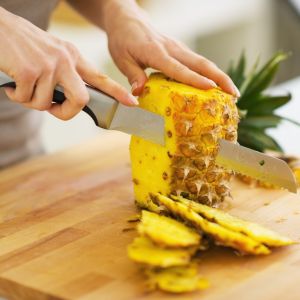 Jak pokroić ananasa