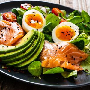 Co pasuje do łososia wędzonego