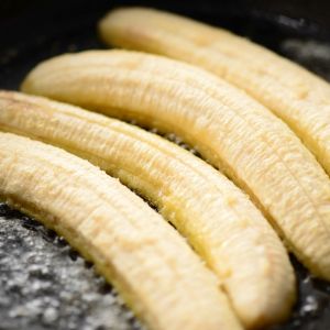 banany na patelni