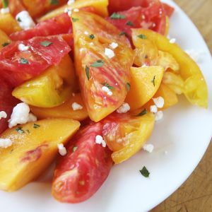 sałatka z pomidorów