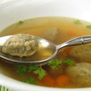 rosół z nietypowym dodatkiem