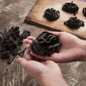 barwnik spożywczy czarny