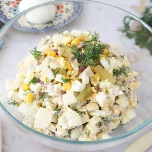 sałatka z pieczarkami i jajkiem