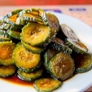 ogórki w sosie sojowym