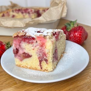 Ciasto z rabarbarem i truskawkami