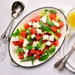Sałatka z arbuzem, ogórkiem i fetą