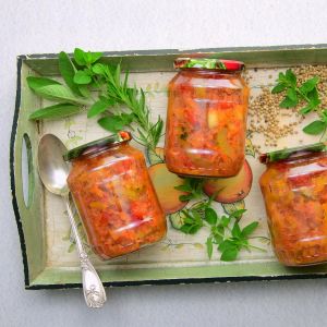 Sos z cukinii, papryki i pomidorów do słoików