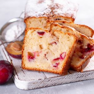 jogurtowe ciasto ze śliwkami